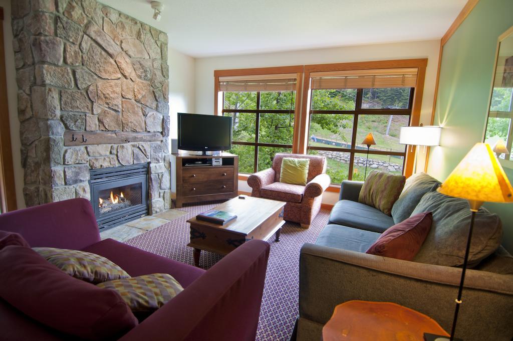 Lodging Ovations Hotell Whistler Eksteriør bilde