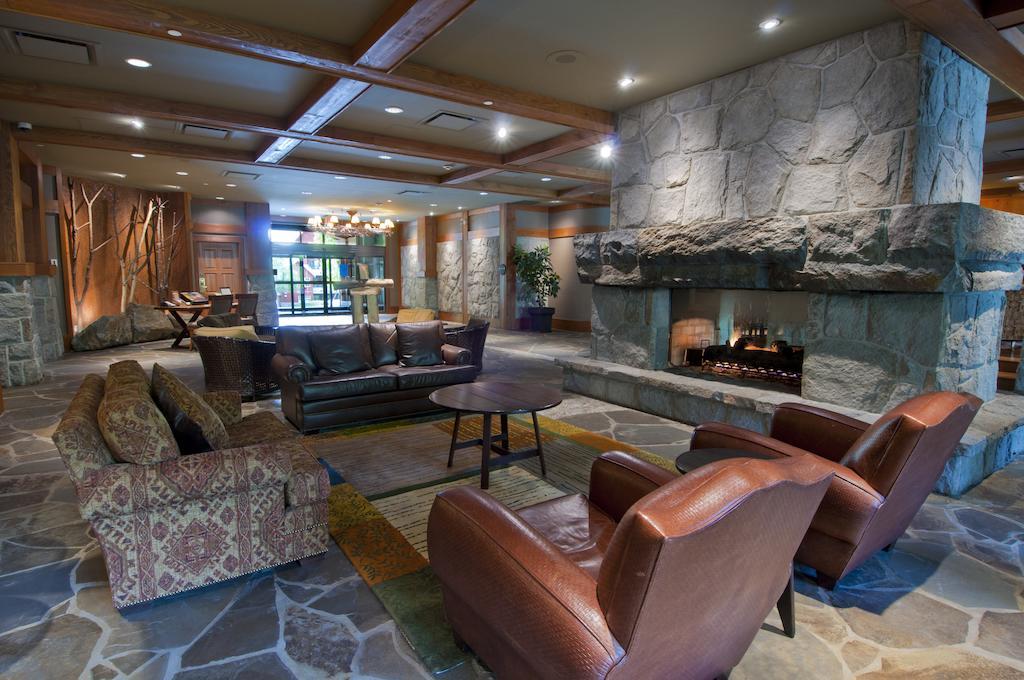 Lodging Ovations Hotell Whistler Eksteriør bilde