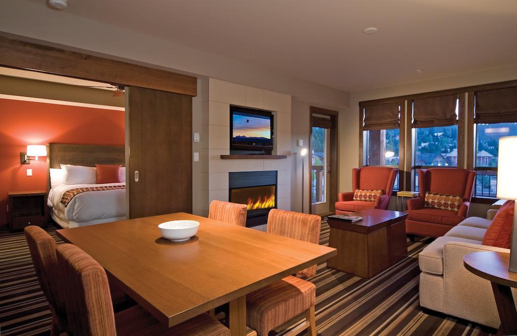 Lodging Ovations Hotell Whistler Eksteriør bilde
