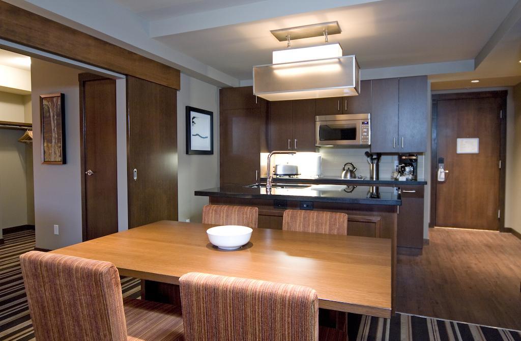 Lodging Ovations Hotell Whistler Eksteriør bilde