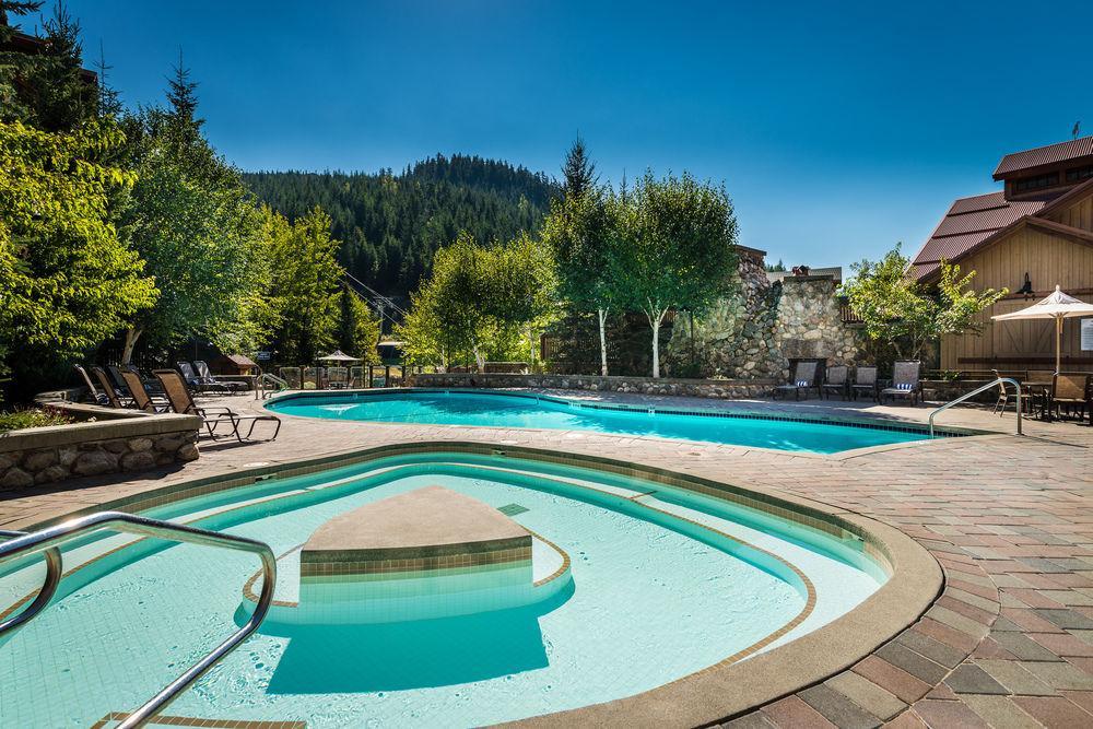 Lodging Ovations Hotell Whistler Eksteriør bilde
