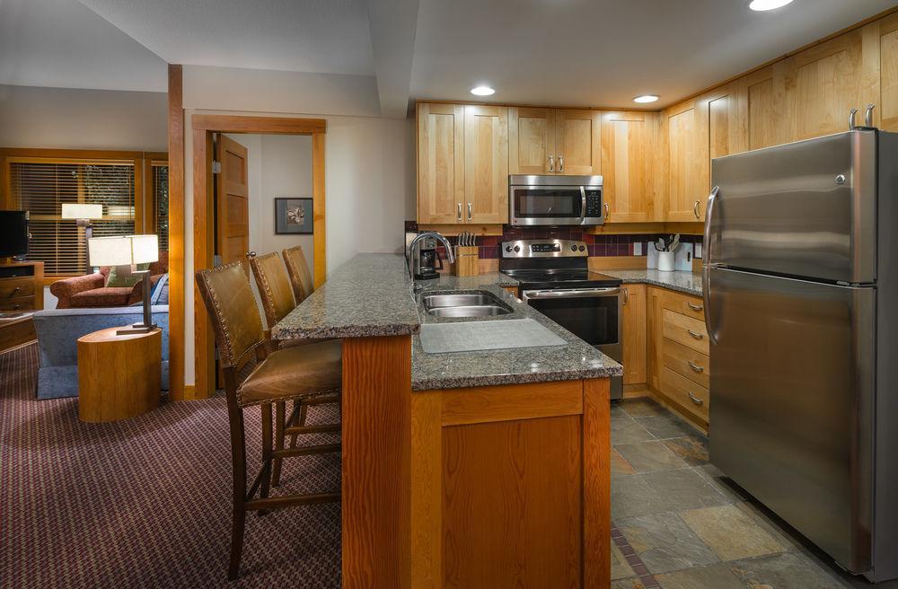 Lodging Ovations Hotell Whistler Eksteriør bilde