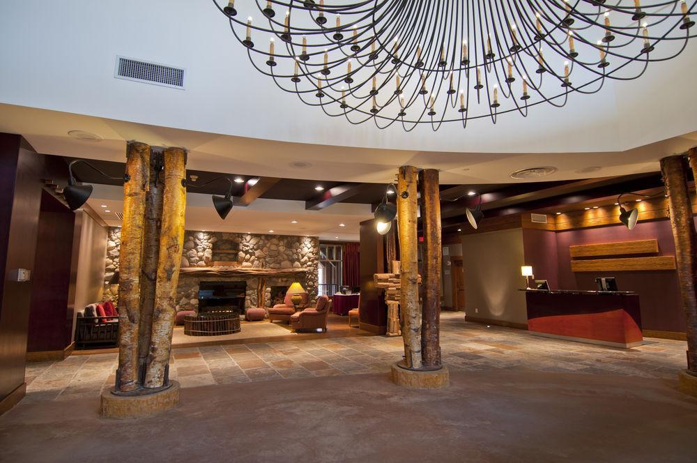 Lodging Ovations Hotell Whistler Eksteriør bilde